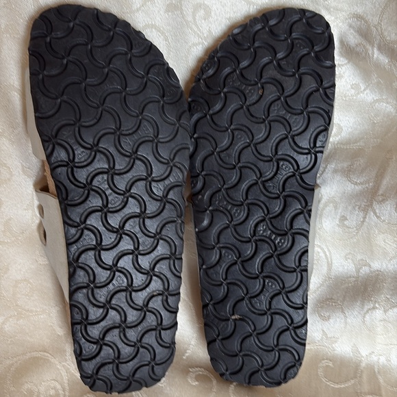 Birkenstock Metallic Silver Sandals Sz 7 - Picture 6 of 9